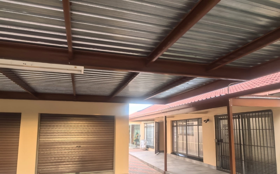 4 Bedroom Property for Sale in Pellissier Free State